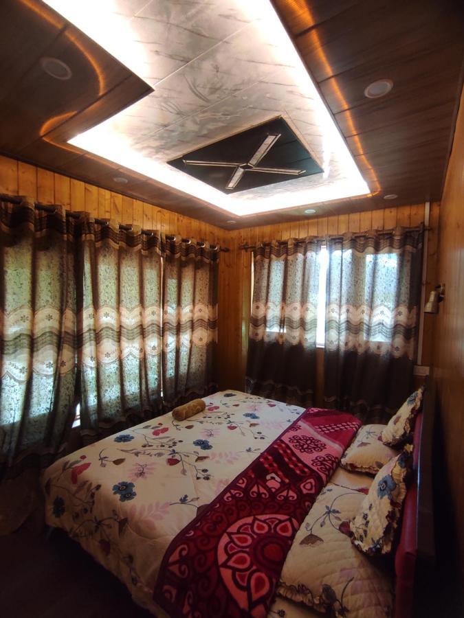New Zum Zum Hotel & Restaurant Сринагар Экстерьер фото